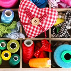 Jigsaw puzzle: Thread and heart