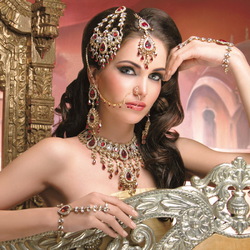 Jigsaw puzzle: Indian girls and their jewelry