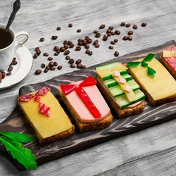 Jigsaw puzzle: Coffee with sandwiches