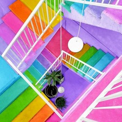 Jigsaw puzzle: Along the colorful stairs