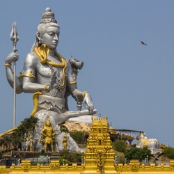 Jigsaw puzzle: Shiva statue in Karnataka