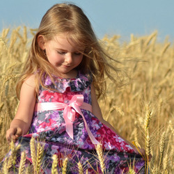 Jigsaw puzzle: Girl in a wheat field