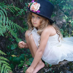 Jigsaw puzzle: Girl in top hat