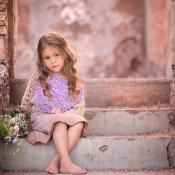 Jigsaw puzzle: Girl on the steps
