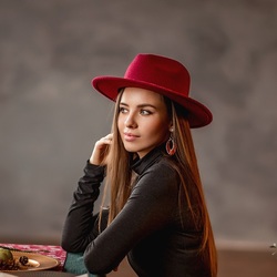 Jigsaw puzzle: A girl in a red hat