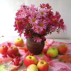 Jigsaw puzzle: Chrysanthemums and ripe apples