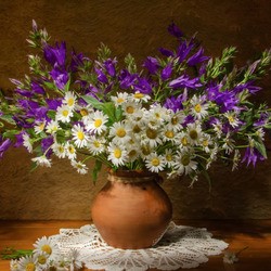 Jigsaw puzzle: Bouquet of daisies and bells