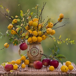 Jigsaw puzzle: Japanese quince and apples