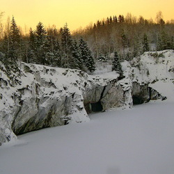 Jigsaw puzzle: Ruskeala canyon in winter