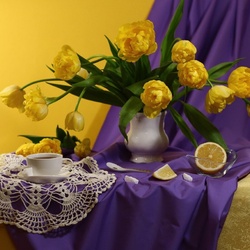 Jigsaw puzzle: Yellow-lilac