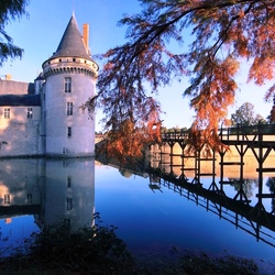 Jigsaw puzzle: Sully-sur-Loire castle