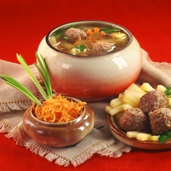 Jigsaw puzzle: Meatball soup in a pot