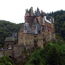 Jigsaw puzzle: Eltz Castle