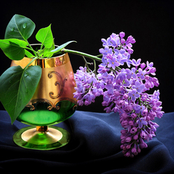 Jigsaw puzzle: Lilac in a glass