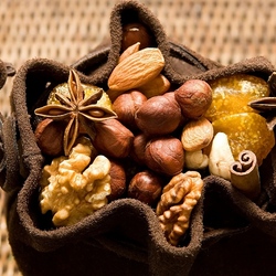 Jigsaw puzzle: Bag of nuts