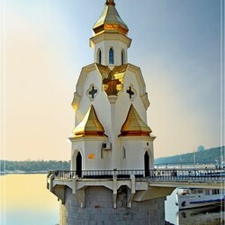 Jigsaw puzzle: Church of St. Nicholas on the waters