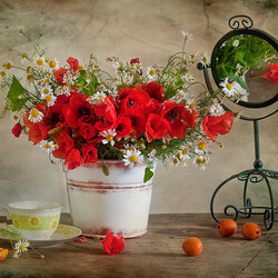 Jigsaw puzzle:  Bouquet of poppies and apricots