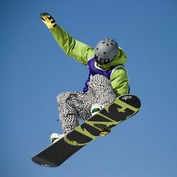 Jigsaw puzzle: Flying snowboard