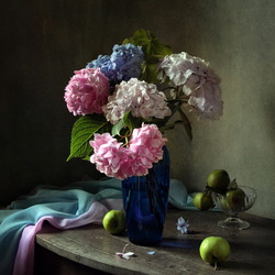 Jigsaw puzzle: Still life with hydrangea and apples