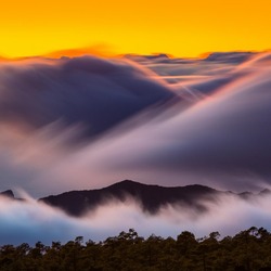 Jigsaw puzzle: Mountains in the clouds