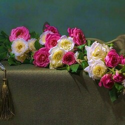 Jigsaw puzzle: Garland of roses