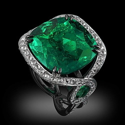 Jigsaw puzzle: Ring with emerald and diamonds