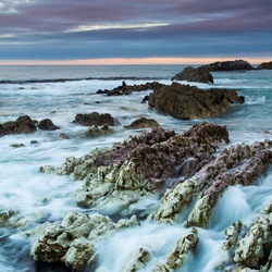 Jigsaw puzzle: The sea is frothy