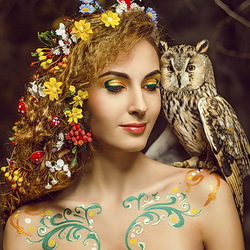 Jigsaw puzzle: Girl in a wreath and an owl on her shoulder