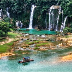 Jigsaw puzzle: Detian waterfall in Guangxi province, China