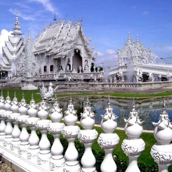 Jigsaw puzzle: Wat Rong Khun. White temple