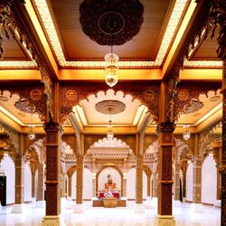 Jigsaw puzzle: Meditation hall in a Hindu temple