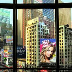 Jigsaw puzzle: Times square in my window