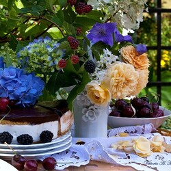 Jigsaw puzzle: Still life with flowers, cake and berries