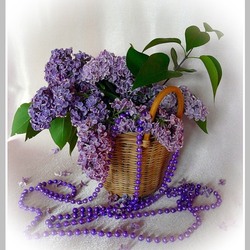 Jigsaw puzzle: Lilac and beads