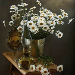 Jigsaw puzzle: Still life with daisies and a lamp
