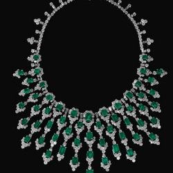 Jigsaw puzzle: Necklace with emeralds and diamonds