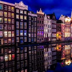 Jigsaw puzzle: Evening windows of Amsterdam