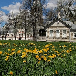 Jigsaw puzzle: The month of May in Vologda