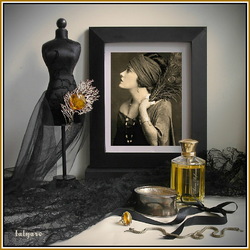 Jigsaw puzzle: Perfume and jewelry