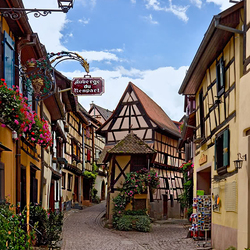 Jigsaw puzzle: A street in Eguisheim