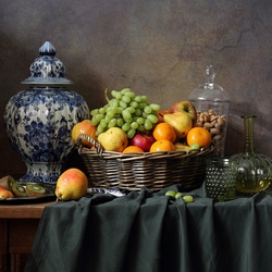 Jigsaw puzzle: Large classic still life with fruit and Delft vase