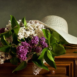 Jigsaw puzzle: Still life with lilacs and a hat