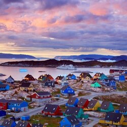 Jigsaw puzzle: Town on the shores of Greenland