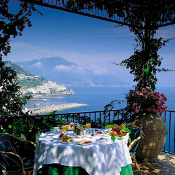 Jigsaw puzzle: Breakfast in paradise. Italy