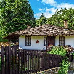 Jigsaw puzzle: old house