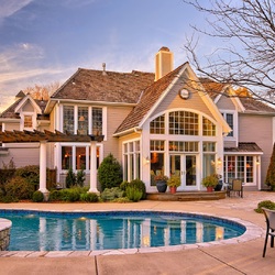 Jigsaw puzzle: House with pool