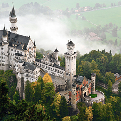 Jigsaw puzzle: Neuschwanstein in the early morning fog