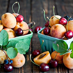 Jigsaw puzzle: Apricots and cherries