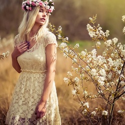 Jigsaw puzzle: Spring and girl
