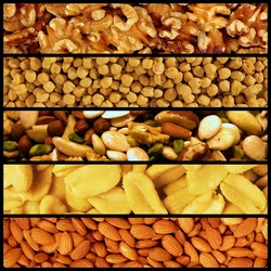 Jigsaw puzzle: Peeled nuts